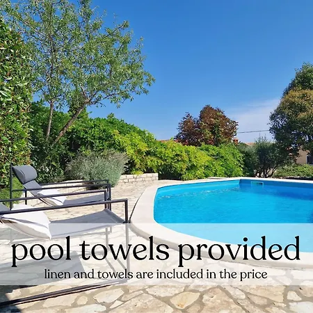 ヴィラ Lucija ロヴィンスコ・セロ